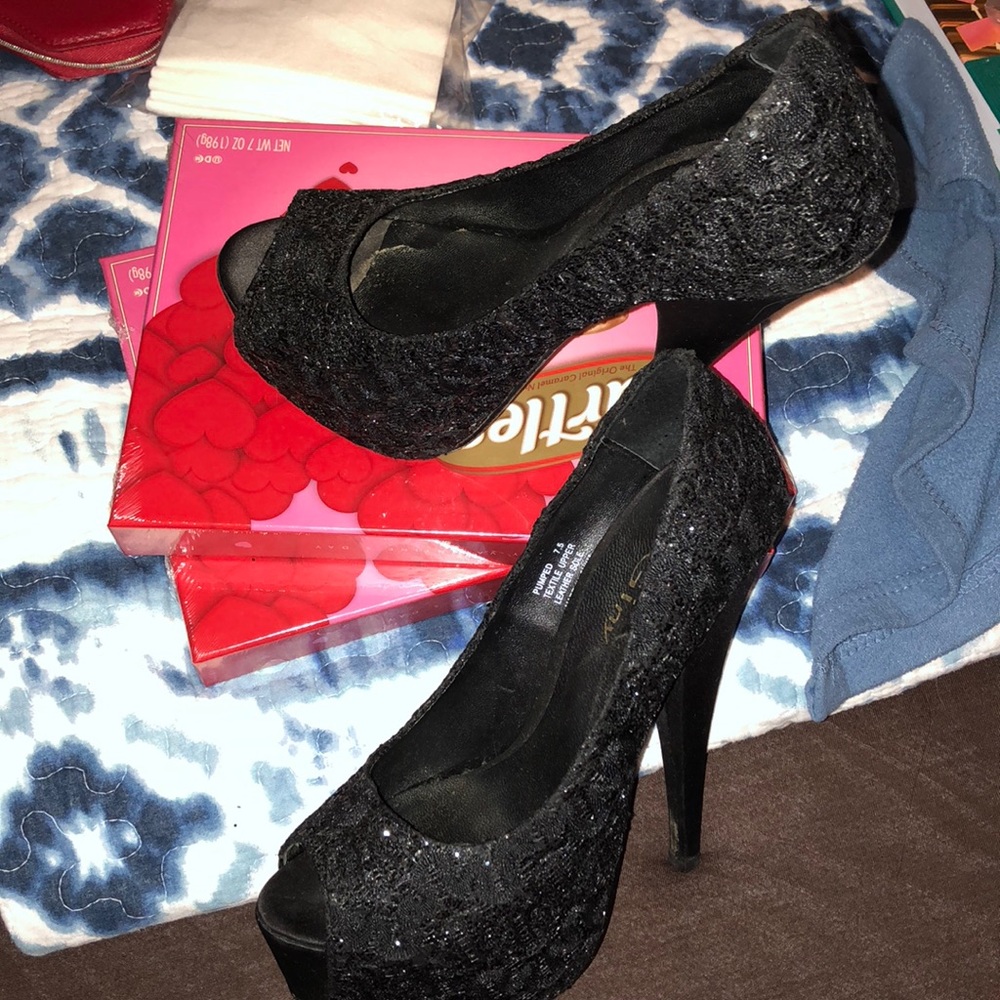 Black Peep Toe Platform Pumps